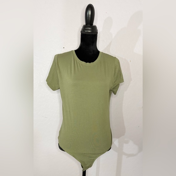 Fashion Nova Black and Green Bodysuits - Picture 4 of 8